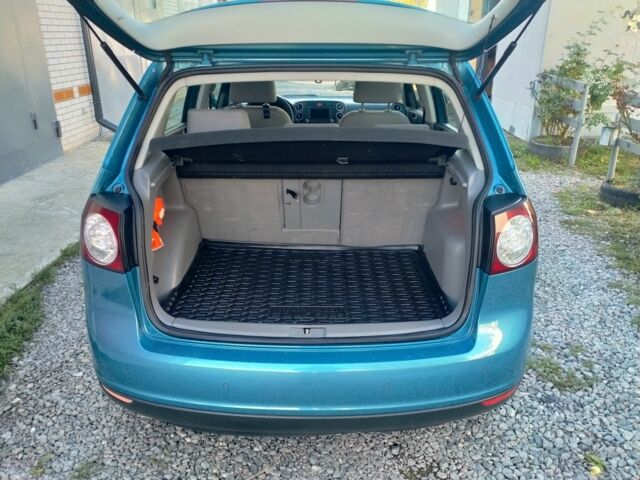 Сірий Фольксваген Golf Plus, об'ємом двигуна 1.6 л та пробігом 242 тис. км за 6999 $, фото 4 на Automoto.ua