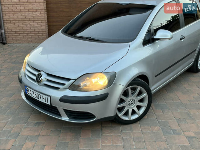 Сірий Фольксваген Golf Plus, об'ємом двигуна 1.6 л та пробігом 243 тис. км за 5200 $, фото 4 на Automoto.ua