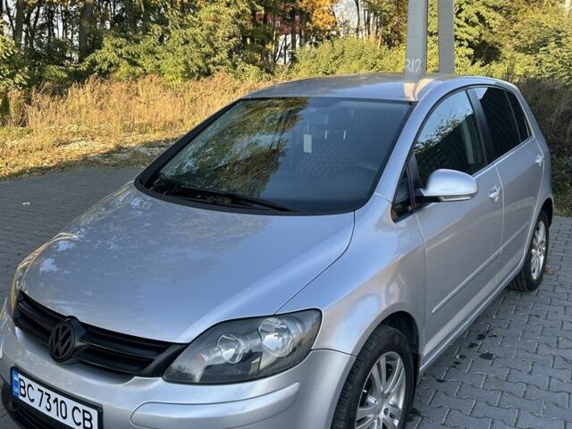 Серый Фольксваген Гольф Плюс, объемом двигателя 1.4 л и пробегом 239 тыс. км за 6000 $, фото 1 на Automoto.ua