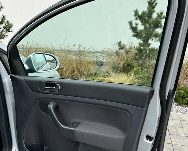 Серый Фольксваген Гольф Плюс, объемом двигателя 1.4 л и пробегом 251 тыс. км за 5150 $, фото 42 на Automoto.ua