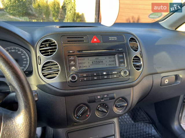 Сірий Фольксваген Golf Plus, об'ємом двигуна 1.6 л та пробігом 204 тис. км за 5399 $, фото 25 на Automoto.ua
