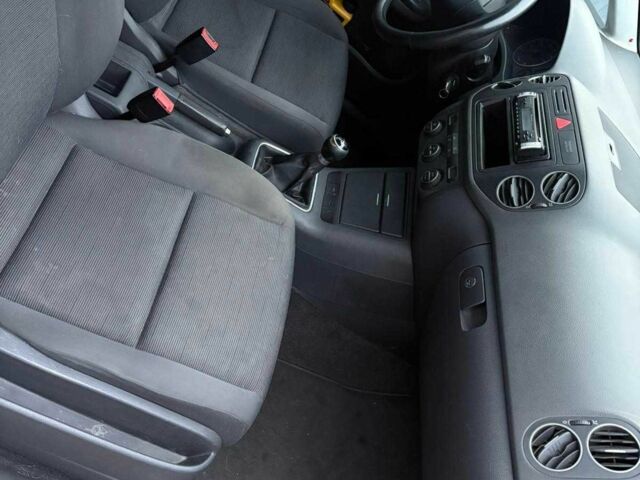 Серый Фольксваген Гольф Плюс, объемом двигателя 1.6 л и пробегом 271 тыс. км за 3900 $, фото 5 на Automoto.ua