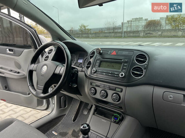 Серый Фольксваген Гольф Плюс, объемом двигателя 1.6 л и пробегом 297 тыс. км за 6000 $, фото 9 на Automoto.ua