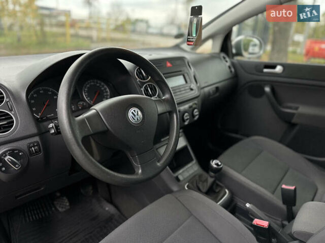 Серый Фольксваген Гольф Плюс, объемом двигателя 1.6 л и пробегом 211 тыс. км за 6600 $, фото 24 на Automoto.ua