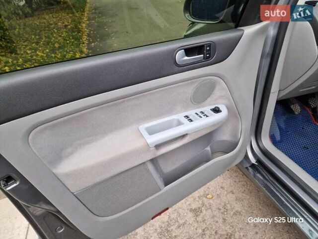 Сірий Фольксваген Golf Plus, об'ємом двигуна 2 л та пробігом 248 тис. км за 4700 $, фото 12 на Automoto.ua