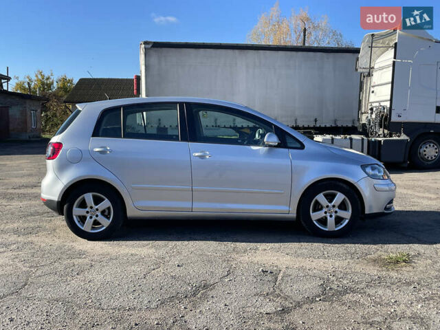 Серый Фольксваген Гольф Плюс, объемом двигателя 1.6 л и пробегом 218 тыс. км за 6300 $, фото 5 на Automoto.ua