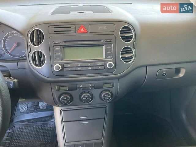 Серый Фольксваген Гольф Плюс, объемом двигателя 1.6 л и пробегом 183 тыс. км за 6999 $, фото 32 на Automoto.ua