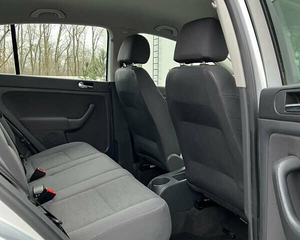 Серый Фольксваген Гольф Плюс, объемом двигателя 1.4 л и пробегом 251 тыс. км за 5150 $, фото 62 на Automoto.ua