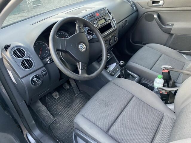 Серый Фольксваген Гольф Плюс, объемом двигателя 1.4 л и пробегом 290 тыс. км за 4500 $, фото 4 на Automoto.ua