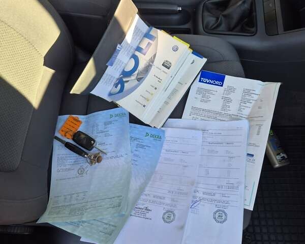 Серый Фольксваген Гольф Плюс, объемом двигателя 1.6 л и пробегом 215 тыс. км за 5500 $, фото 24 на Automoto.ua