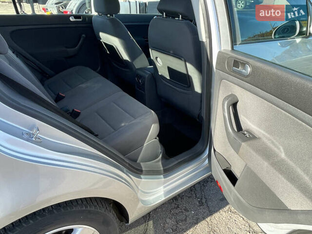 Серый Фольксваген Гольф Плюс, объемом двигателя 1.6 л и пробегом 218 тыс. км за 6300 $, фото 25 на Automoto.ua