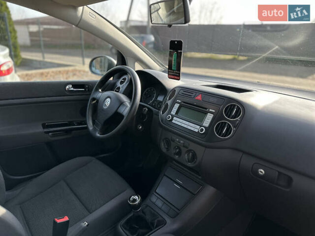 Серый Фольксваген Гольф Плюс, объемом двигателя 1.4 л и пробегом 208 тыс. км за 5500 $, фото 37 на Automoto.ua