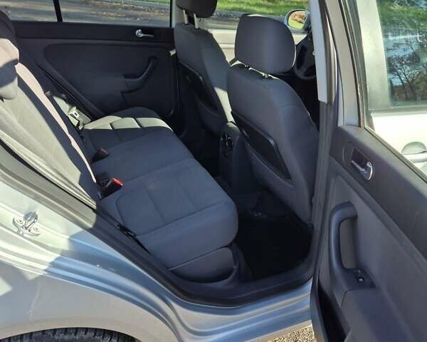 Серый Фольксваген Гольф Плюс, объемом двигателя 1.6 л и пробегом 215 тыс. км за 5500 $, фото 26 на Automoto.ua