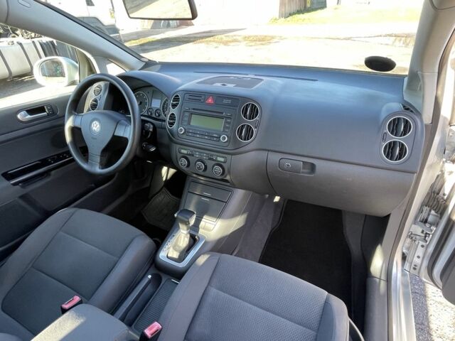 Серый Фольксваген Гольф Плюс, объемом двигателя 1.6 л и пробегом 218 тыс. км за 6300 $, фото 5 на Automoto.ua