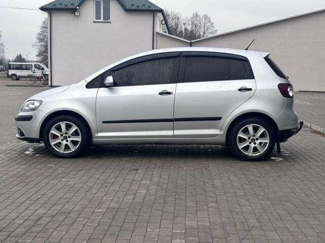 Серый Фольксваген Гольф Плюс, объемом двигателя 1.4 л и пробегом 225 тыс. км за 6000 $, фото 1 на Automoto.ua