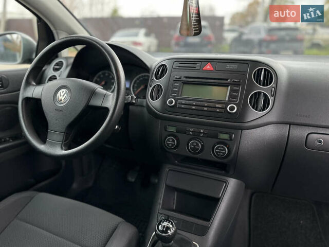 Серый Фольксваген Гольф Плюс, объемом двигателя 1.6 л и пробегом 211 тыс. км за 6600 $, фото 54 на Automoto.ua