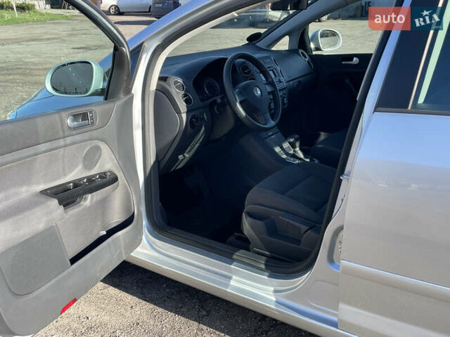 Серый Фольксваген Гольф Плюс, объемом двигателя 1.6 л и пробегом 218 тыс. км за 6300 $, фото 45 на Automoto.ua