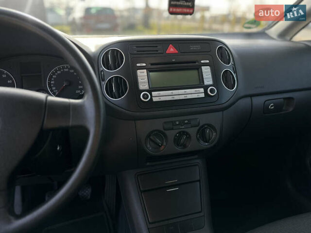 Серый Фольксваген Гольф Плюс, объемом двигателя 1.4 л и пробегом 208 тыс. км за 5500 $, фото 25 на Automoto.ua