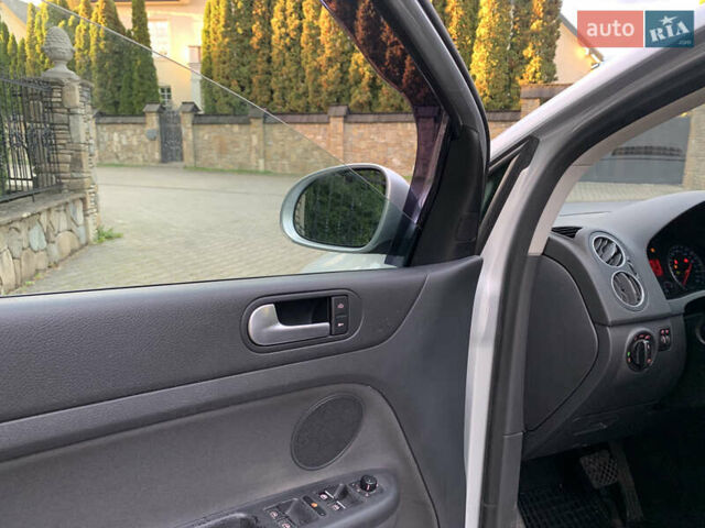 Серый Фольксваген Гольф Плюс, объемом двигателя 1.6 л и пробегом 200 тыс. км за 6850 $, фото 26 на Automoto.ua