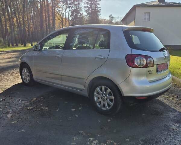 Серый Фольксваген Гольф Плюс, объемом двигателя 1.6 л и пробегом 215 тыс. км за 5500 $, фото 12 на Automoto.ua