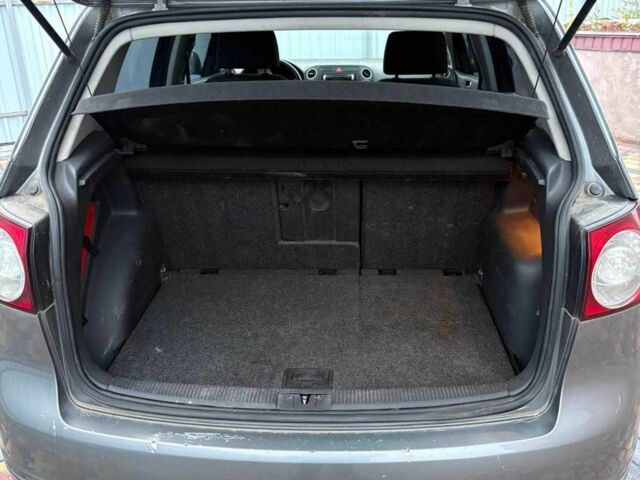 Серый Фольксваген Гольф Плюс, объемом двигателя 1.6 л и пробегом 271 тыс. км за 3900 $, фото 6 на Automoto.ua