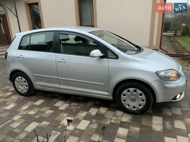 Серый Фольксваген Гольф Плюс, объемом двигателя 1.6 л и пробегом 200 тыс. км за 7200 $, фото 12 на Automoto.ua