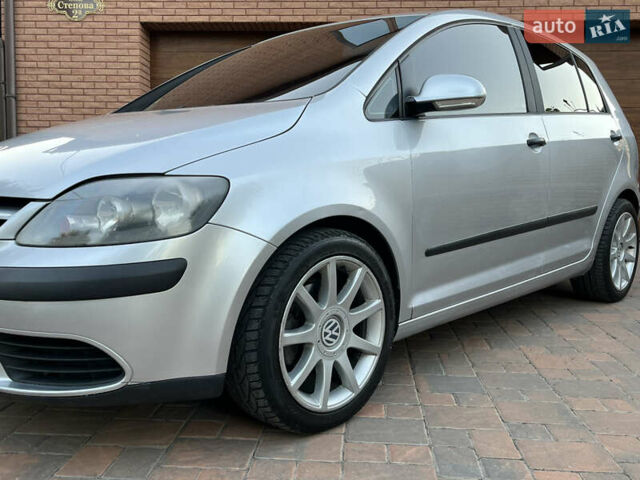 Сірий Фольксваген Golf Plus, об'ємом двигуна 1.6 л та пробігом 243 тис. км за 5200 $, фото 6 на Automoto.ua