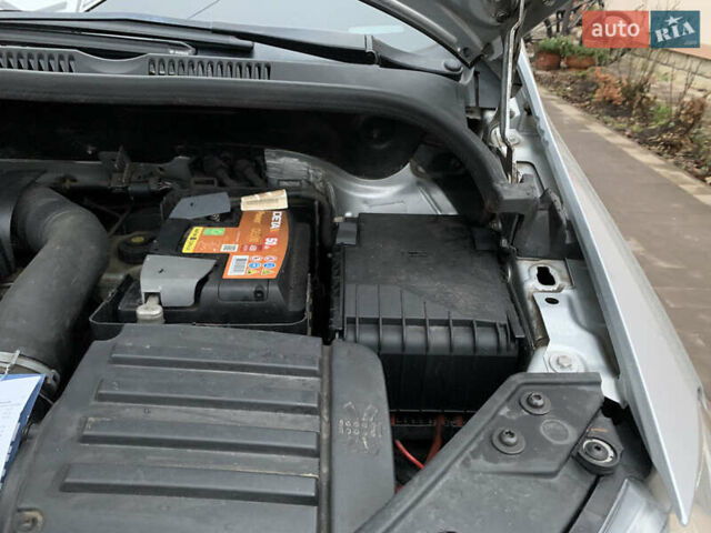 Серый Фольксваген Гольф Плюс, объемом двигателя 1.6 л и пробегом 200 тыс. км за 7200 $, фото 49 на Automoto.ua