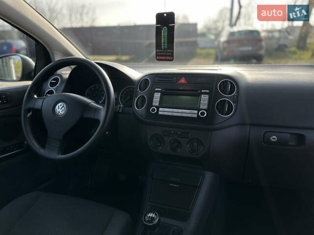 Серый Фольксваген Гольф Плюс, объемом двигателя 1.4 л и пробегом 208 тыс. км за 5500 $, фото 41 на Automoto.ua