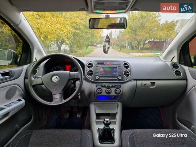 Сірий Фольксваген Golf Plus, об'ємом двигуна 2 л та пробігом 248 тис. км за 4700 $, фото 13 на Automoto.ua