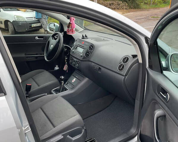 Серый Фольксваген Гольф Плюс, объемом двигателя 1.39 л и пробегом 270 тыс. км за 5100 $, фото 7 на Automoto.ua