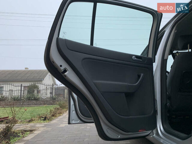 Серый Фольксваген Гольф Плюс, объемом двигателя 1.6 л и пробегом 200 тыс. км за 7200 $, фото 31 на Automoto.ua