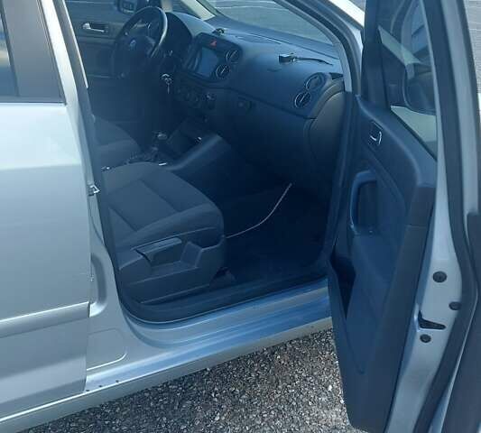 Сірий Фольксваген Golf Plus, об'ємом двигуна 1.6 л та пробігом 198 тис. км за 7000 $, фото 13 на Automoto.ua