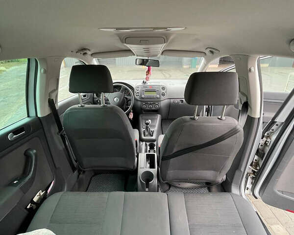 Серый Фольксваген Гольф Плюс, объемом двигателя 1.39 л и пробегом 270 тыс. км за 5100 $, фото 8 на Automoto.ua