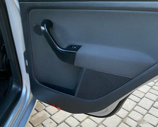 Серый Фольксваген Гольф Плюс, объемом двигателя 1.6 л и пробегом 268 тыс. км за 4900 $, фото 24 на Automoto.ua