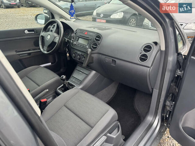 Серый Фольксваген Гольф Плюс, объемом двигателя 1.6 л и пробегом 229 тыс. км за 6300 $, фото 19 на Automoto.ua