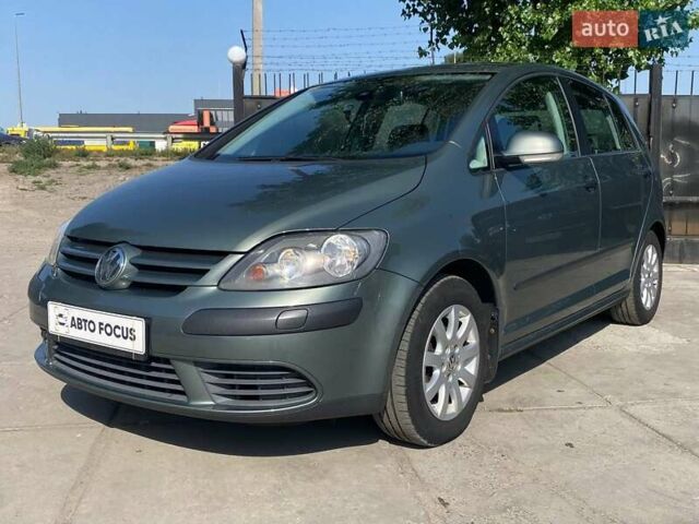 Серый Фольксваген Гольф Плюс, объемом двигателя 1.6 л и пробегом 206 тыс. км за 5990 $, фото 2 на Automoto.ua