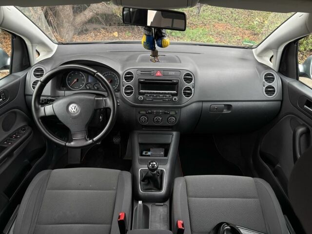 Серый Фольксваген Гольф Плюс, объемом двигателя 1.6 л и пробегом 170 тыс. км за 5999 $, фото 4 на Automoto.ua