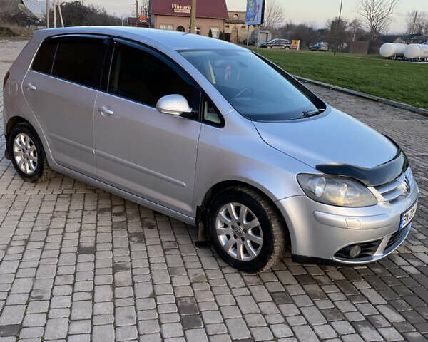 Серый Фольксваген Гольф Плюс, объемом двигателя 1.6 л и пробегом 268 тыс. км за 4900 $, фото 11 на Automoto.ua