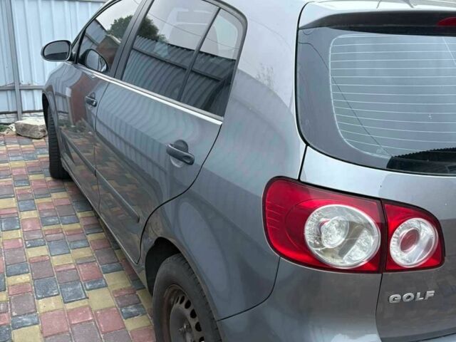 Серый Фольксваген Гольф Плюс, объемом двигателя 1.6 л и пробегом 271 тыс. км за 3900 $, фото 2 на Automoto.ua