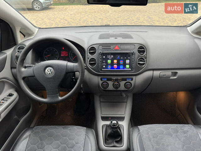 Серый Фольксваген Гольф Плюс, объемом двигателя 1.6 л и пробегом 209 тыс. км за 5200 $, фото 27 на Automoto.ua
