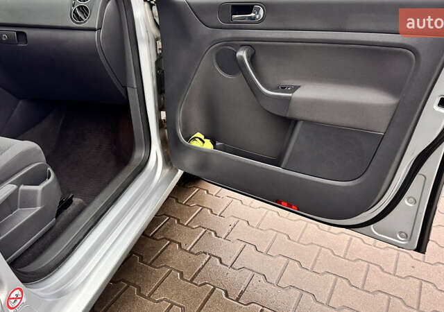 Сірий Фольксваген Golf Plus, об'ємом двигуна 1.6 л та пробігом 216 тис. км за 5850 $, фото 16 на Automoto.ua