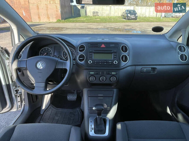 Серый Фольксваген Гольф Плюс, объемом двигателя 1.6 л и пробегом 218 тыс. км за 6300 $, фото 33 на Automoto.ua