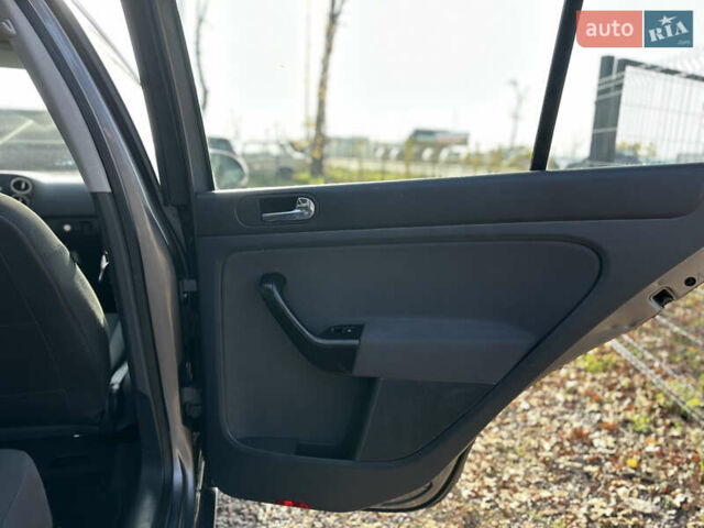 Серый Фольксваген Гольф Плюс, объемом двигателя 1.4 л и пробегом 208 тыс. км за 5500 $, фото 32 на Automoto.ua