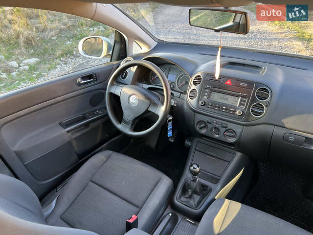 Сірий Фольксваген Golf Plus, об'ємом двигуна 1.6 л та пробігом 204 тис. км за 5399 $, фото 29 на Automoto.ua