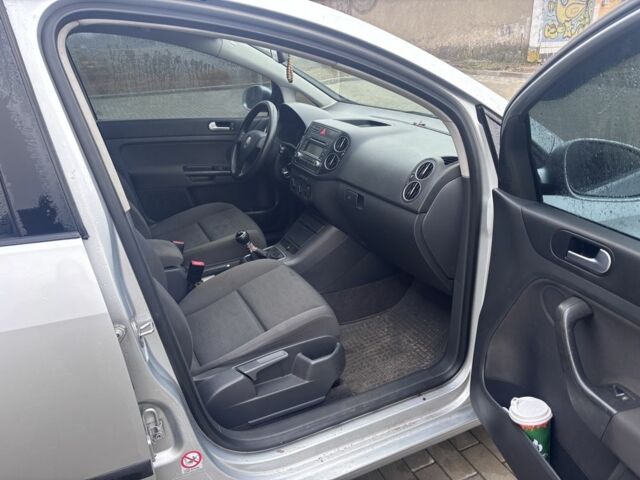 Серый Фольксваген Гольф Плюс, объемом двигателя 1.4 л и пробегом 225 тыс. км за 6000 $, фото 7 на Automoto.ua