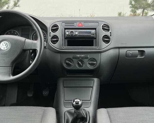 Серый Фольксваген Гольф Плюс, объемом двигателя 1.4 л и пробегом 251 тыс. км за 5150 $, фото 51 на Automoto.ua