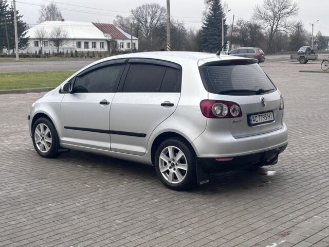 Серый Фольксваген Гольф Плюс, объемом двигателя 1.4 л и пробегом 225 тыс. км за 6000 $, фото 2 на Automoto.ua