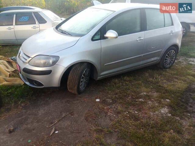 Серый Фольксваген Гольф Плюс, объемом двигателя 1.4 л и пробегом 220 тыс. км за 5500 $, фото 11 на Automoto.ua