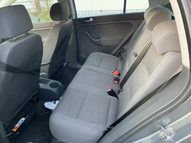 Серый Фольксваген Гольф Плюс, объемом двигателя 1.4 л и пробегом 290 тыс. км за 4500 $, фото 5 на Automoto.ua